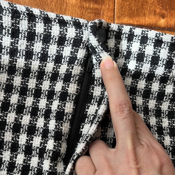 ZARA Black White Tweed Mini Skirt
short Plaid Size S - Picture 6 of 8
